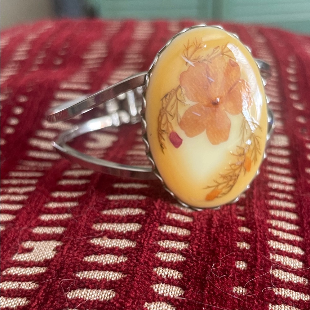 Vintage pressed flower pendant clasp cuff bracelet